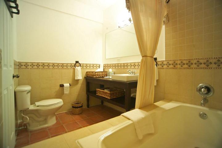 Hotel Las Puertas Suchitoto الغرفة الصورة